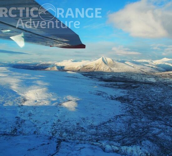 Over the ice road and to the Arctic Sea © Arctic Range Adventures