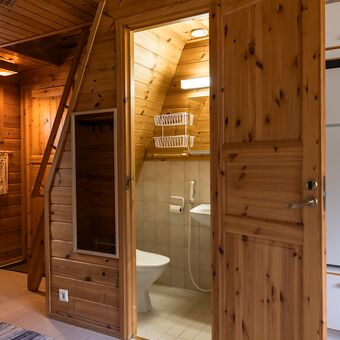 © cabin b jeris