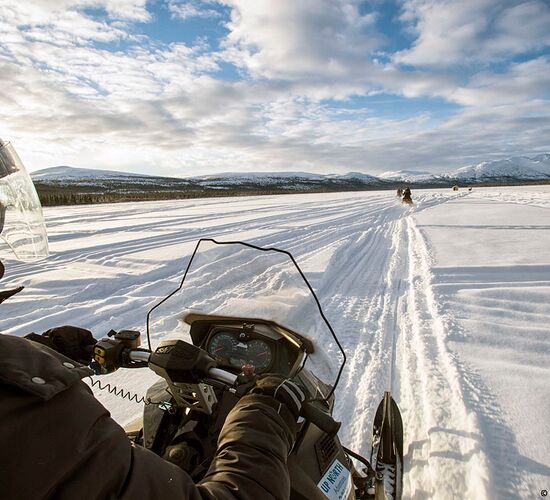 Halbtägige Schneemobiltour
