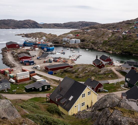 Greenland to Iceland - Arctic Explorer © greenland from iceland