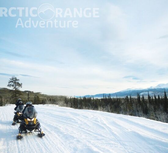 Over the ice road and to the Arctic Sea © Arctic Range Adventures