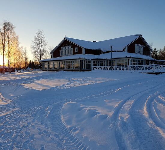 Schwedischer Winterurlaub mit Nordlichtjagd © kukkolaforsen
