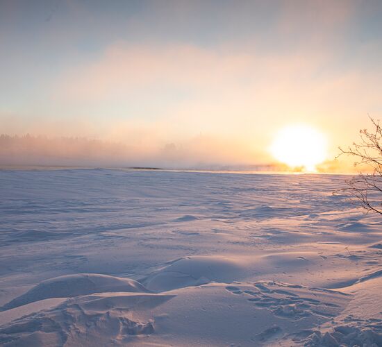 Snowshoe walking © kukkolaforsen