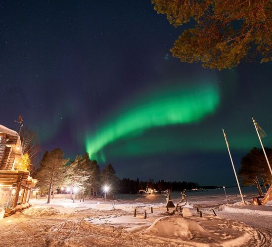Husky Weekend in Northern Sweden © brandon pinebay lodge