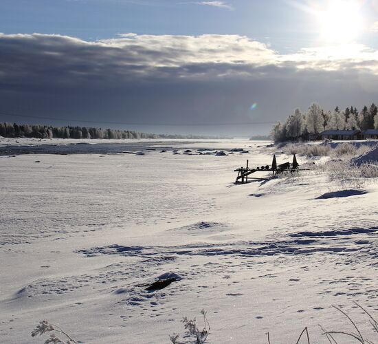 Snowshoe walking © kukkolaforsen