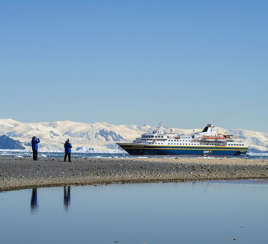 © ship heritage adventurer