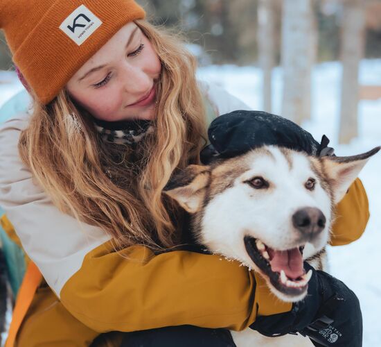 Husky lodge holiday in snowy Canada © 23 24