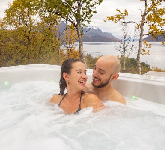 Whale safari and Northern Lights on Uløya © Visit Lyngenfjord