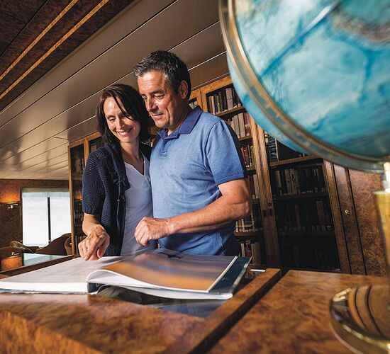 © ship heritage adventurer