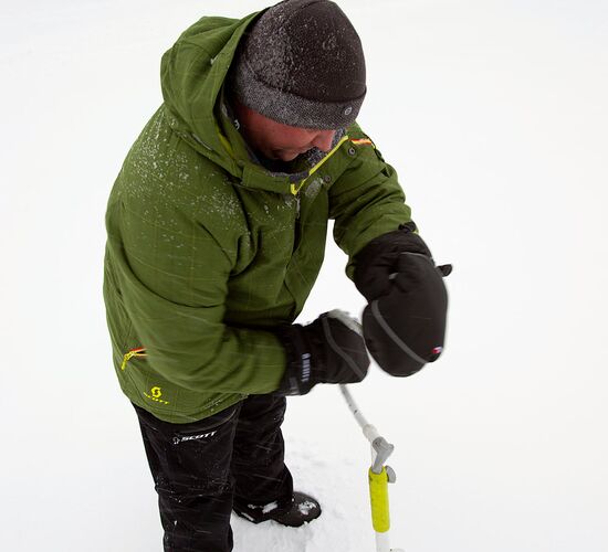 Snowmobile Safari & Ice Fishing © grano beckasin
