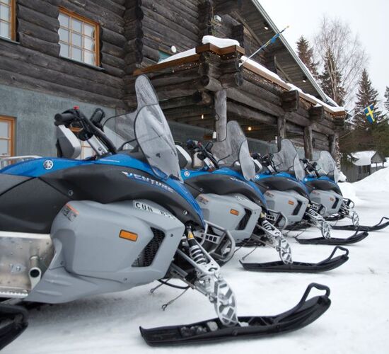 Nature Snowmobile Tour © brandon pinebay lodge