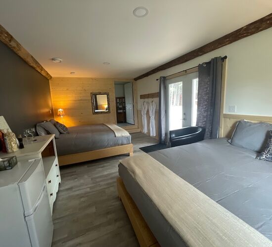 Mount King George Room © Mount LoganLodge