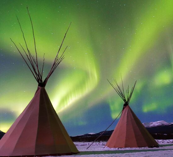 Over the ice road and to the Arctic Sea © Arctic Range Adventures