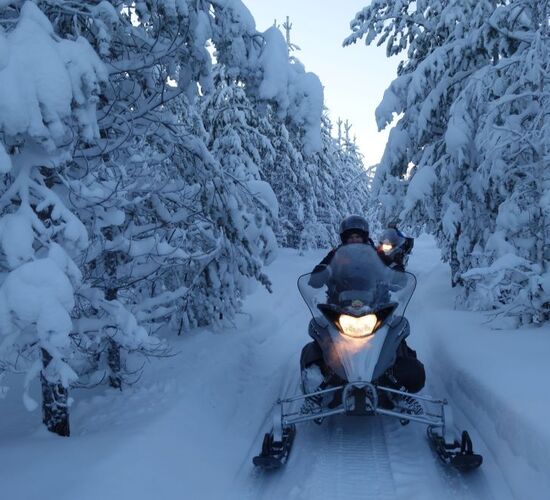 Lange Schneemobil-Tour © explore lulea