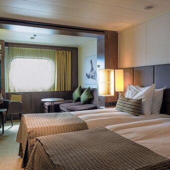 © ship heritage adventurer