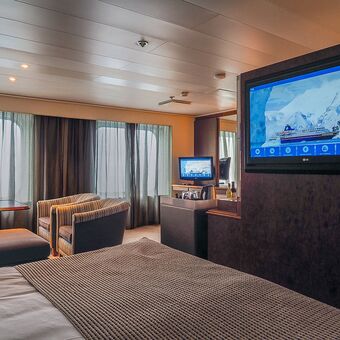 © ship heritage adventurer