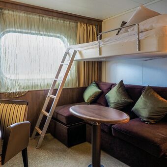 © ship heritage adventurer