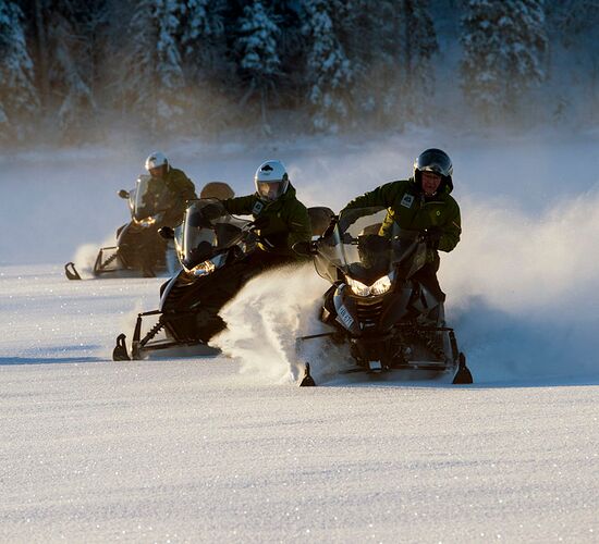 Snowmobile Safari & Ice Fishing © grano beckasin
