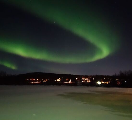 Schneemobil-Tour unter Nordlichtern © explore lulea