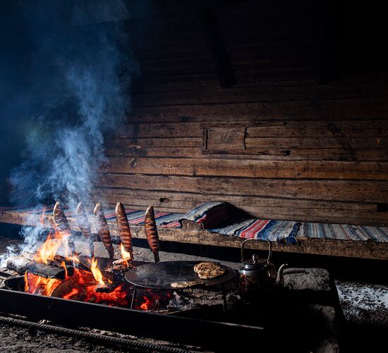 Baking in the Timber Smoke Hut © kukkolaforsen