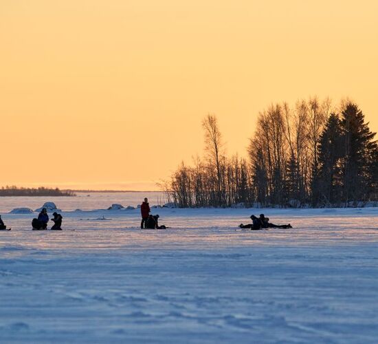 Husky Weekend in Northern Sweden © brandon pinebay lodge