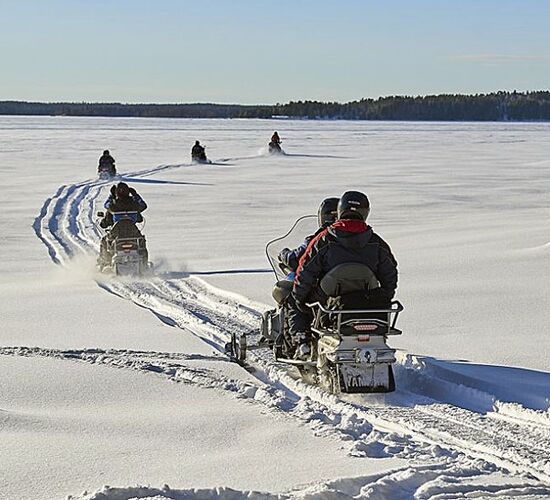 Husky Weekend in Northern Sweden © brandon pinebay lodge