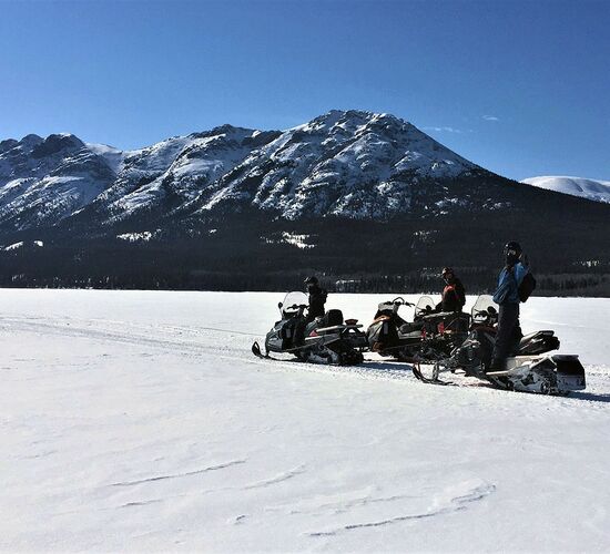 Husky Trip to the Yukon © winter