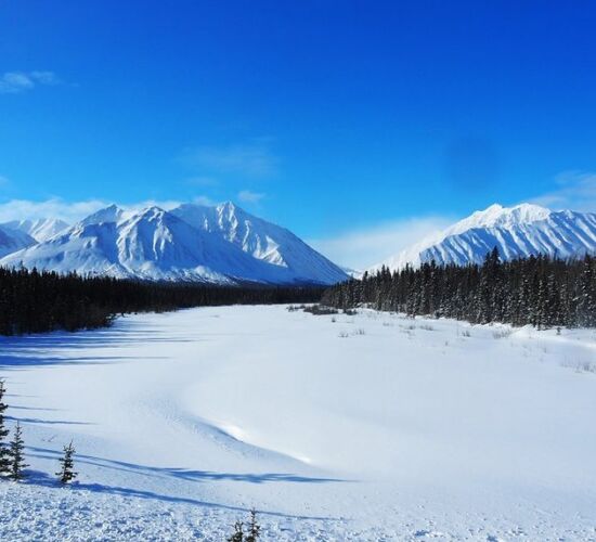 Over the ice road and to the Arctic Sea © Arctic Range Adventures