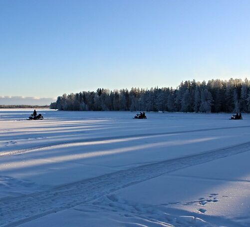 Lange Schneemobiltour © saija