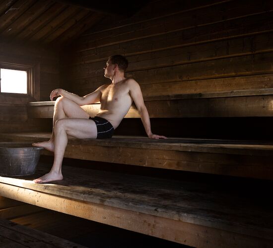 Private sauna session with outdoor hot tub © kukkolaforsen