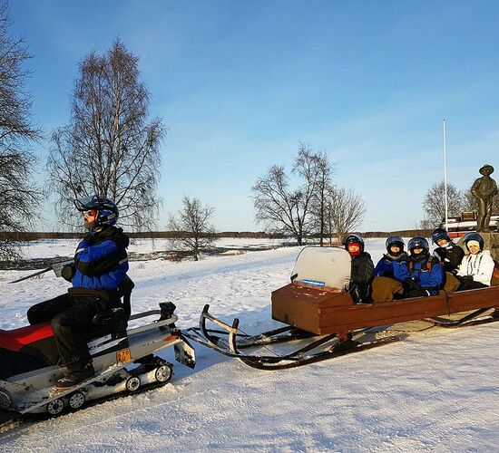 Snowmobile wilderness safari © kukkolaforsen